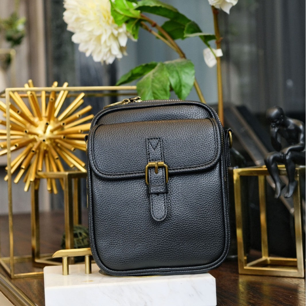 De Ruimste Crossbodytas in zwart – sfeerfoto