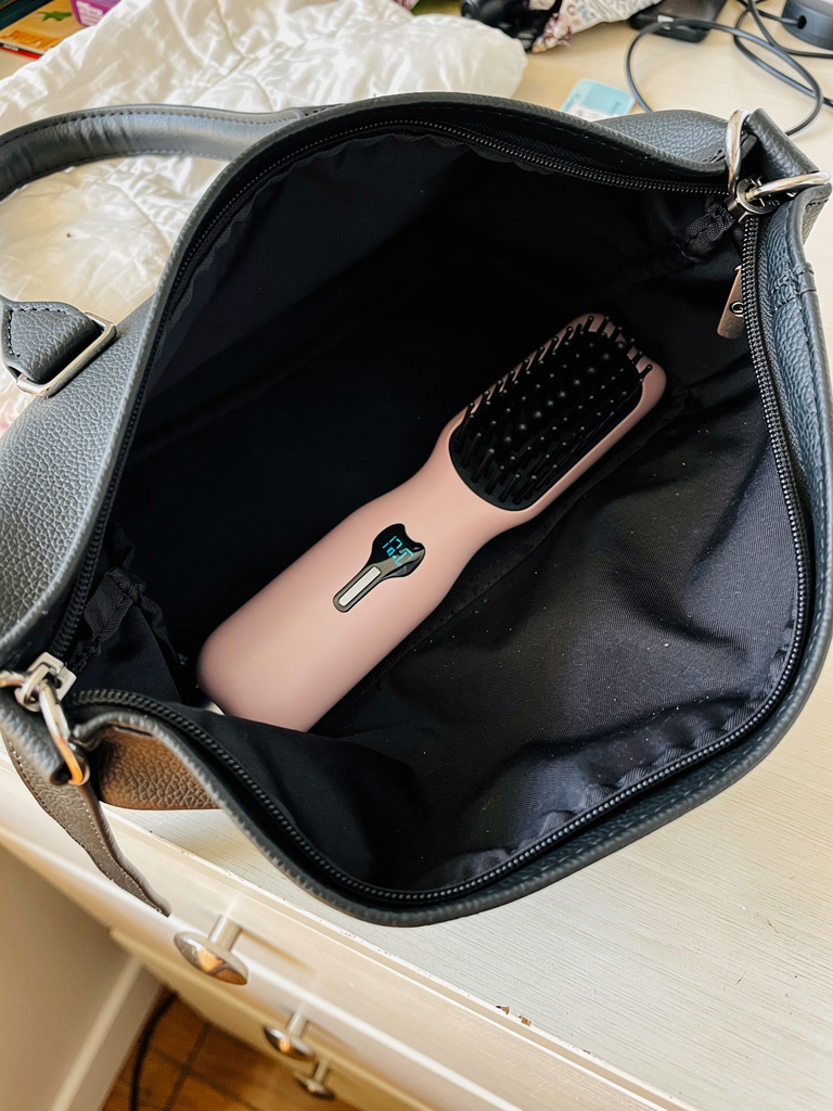 Lumi in Blush roze in een handtas