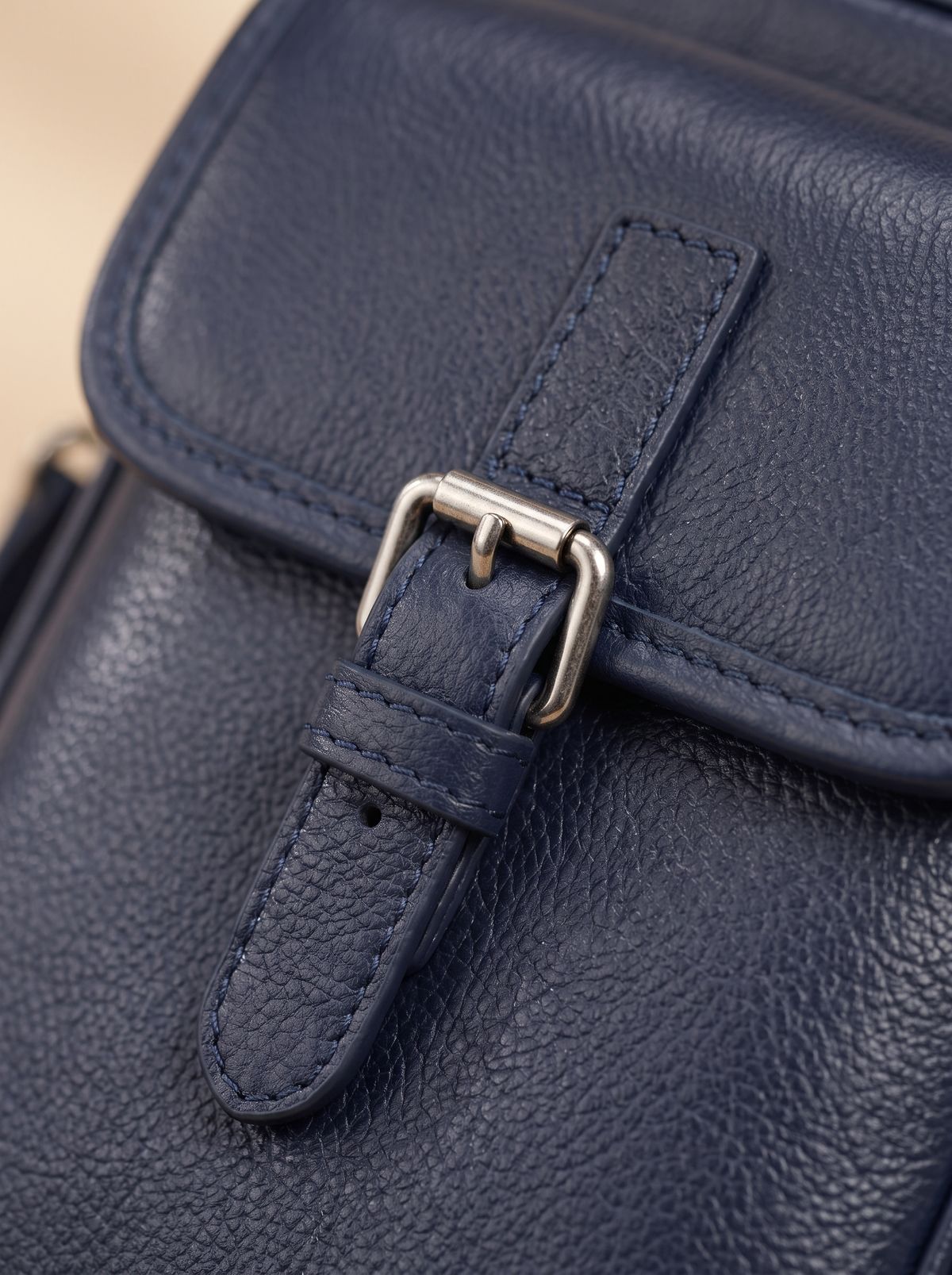 Naya Crossbody Tas, blauw, van dichtbij