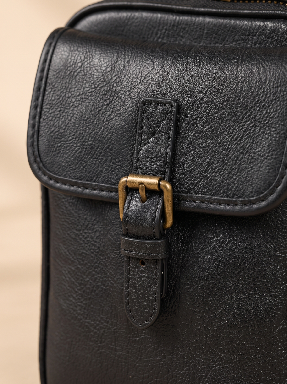 Naya Crossbody Tas, zwart, van dichtbij