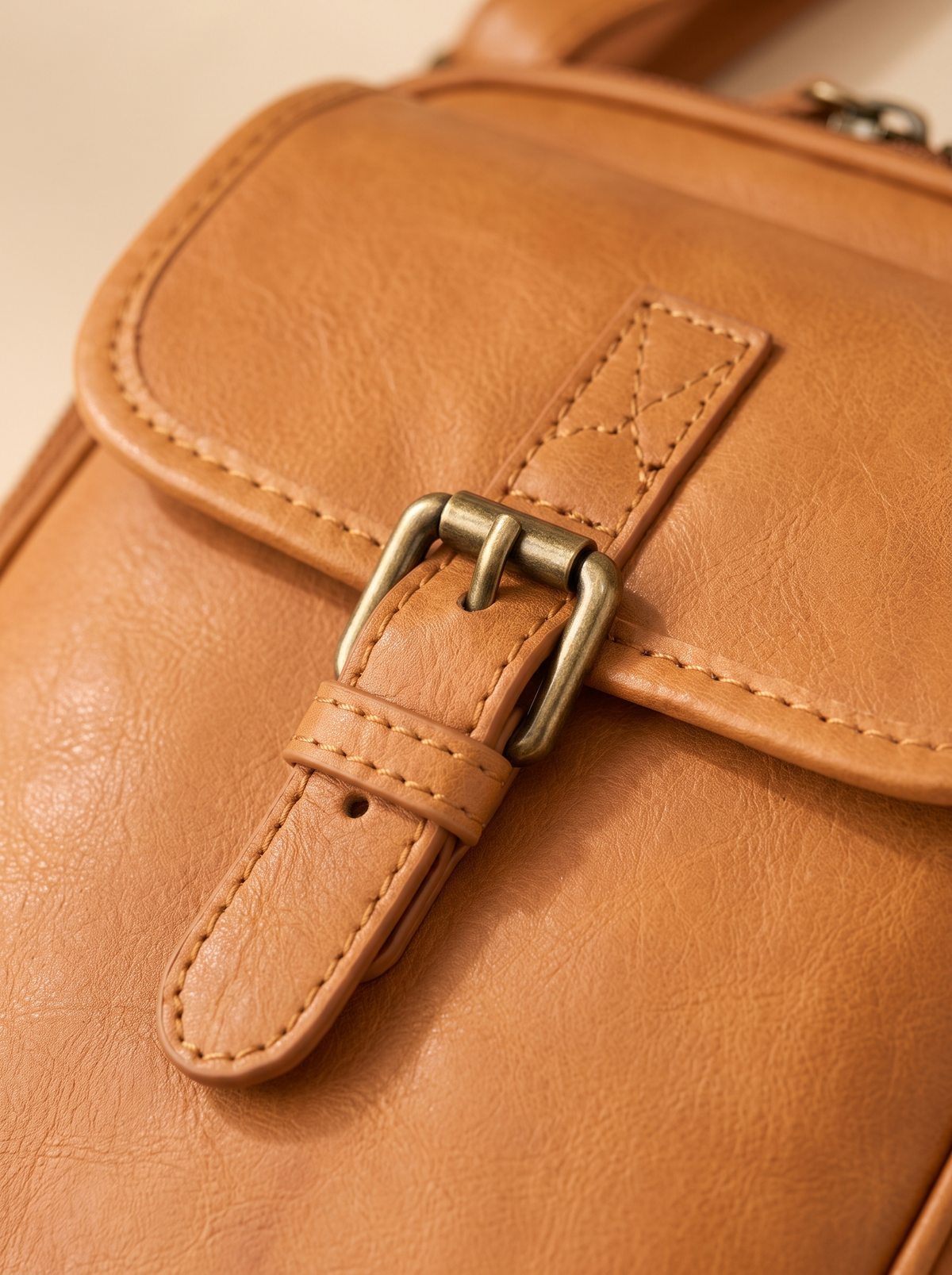 Naya Crossbody Tas, cognac, van dichtbij