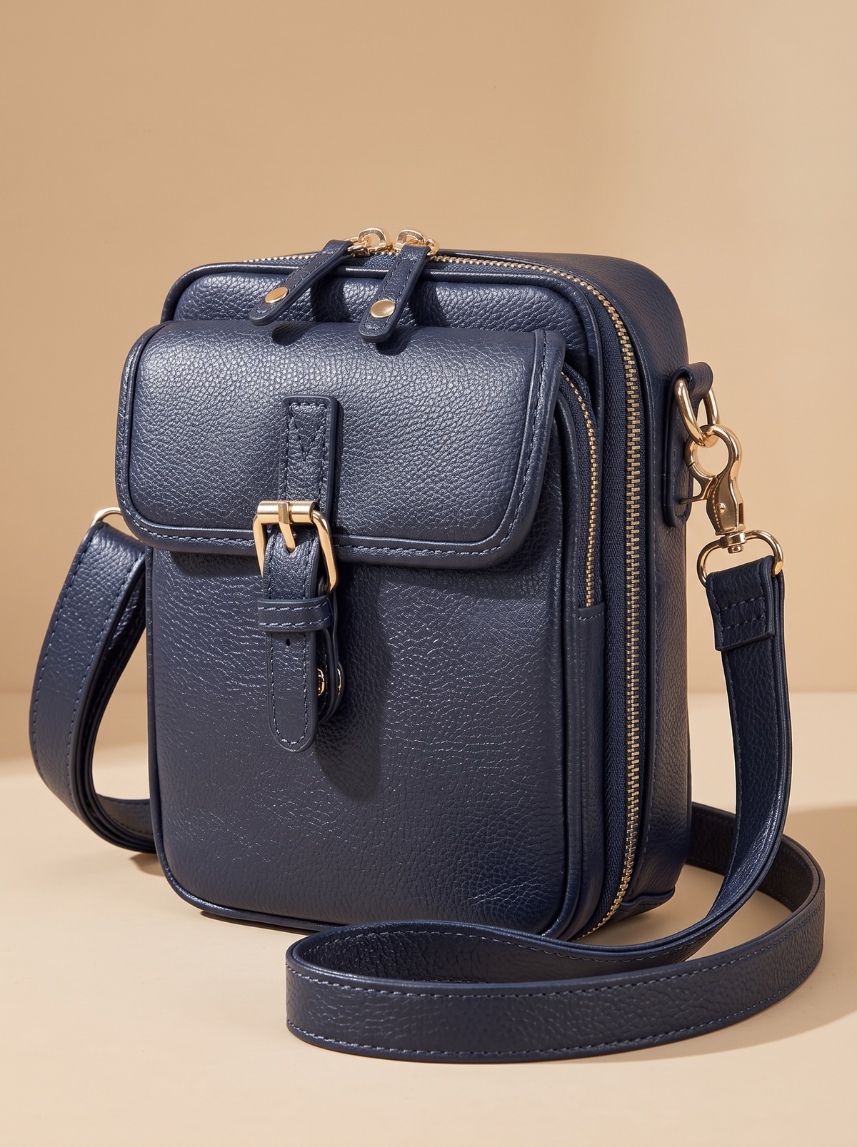 De Ruimste Crossbodytas, marineblauw, schuin van voren