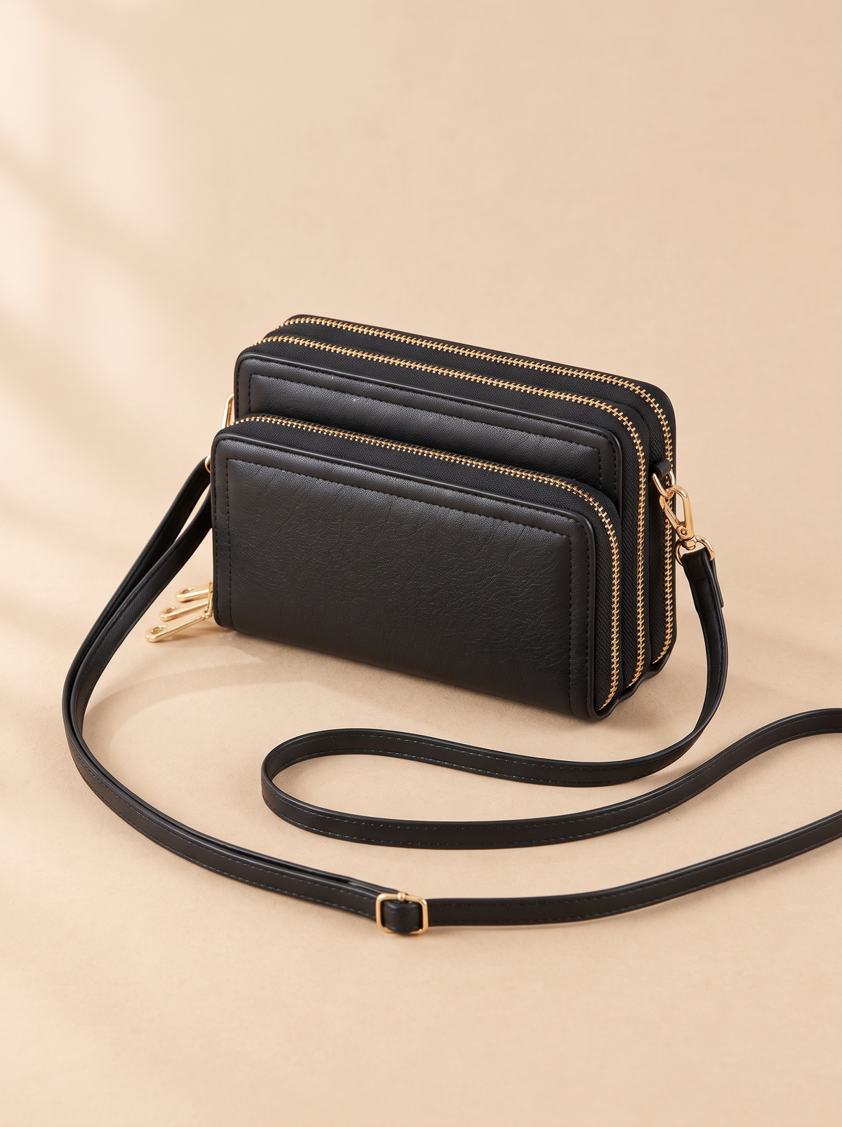 Bali Crossbody Portemonnee, zwart, schuin van voren