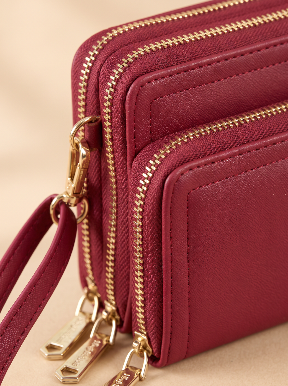 Bali Crossbody Portemonnee, bordeaux, van dichtbij