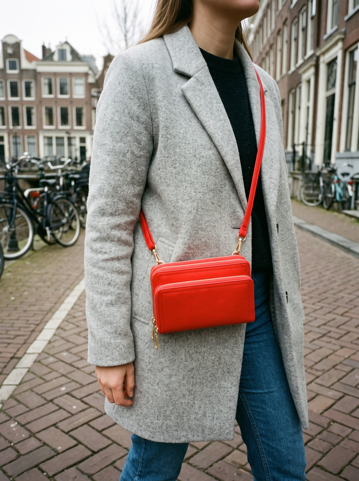 Bali Crossbody Portemonnee, rood, gedragen
