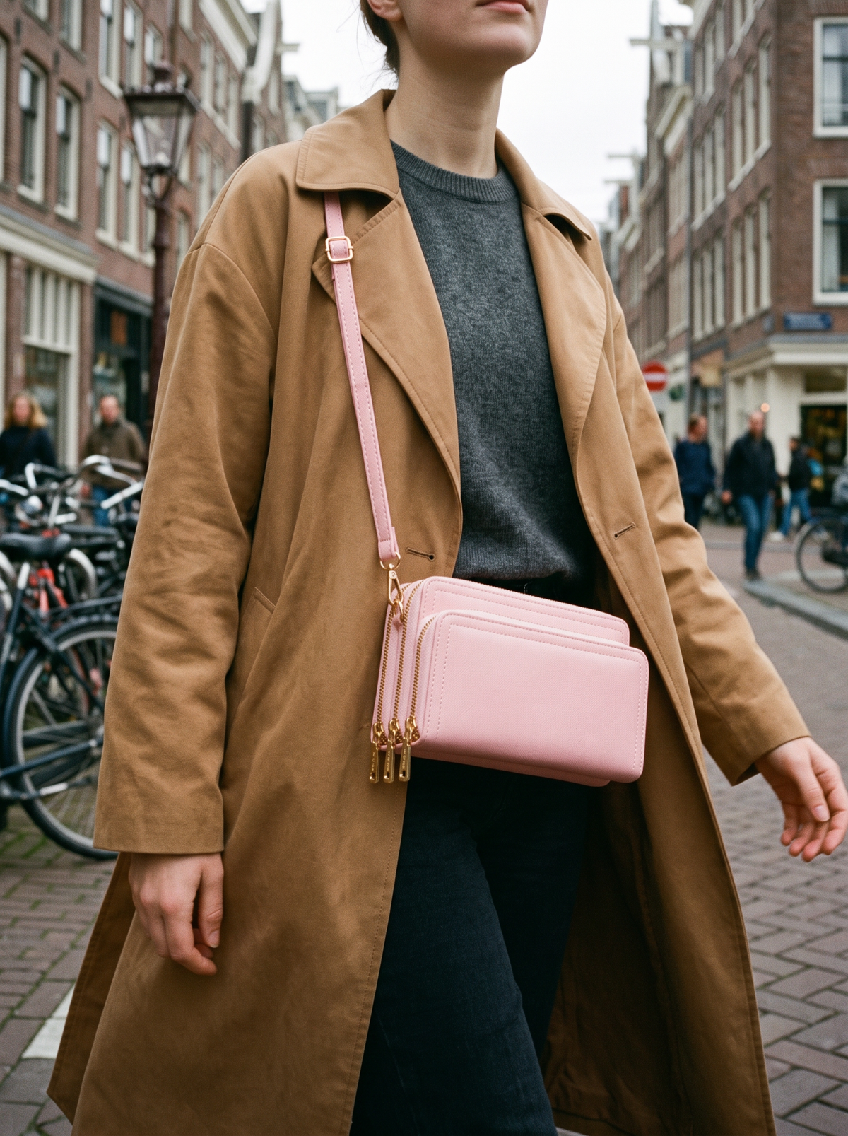 Bali Crossbody Portemonnee, roze, gedragen