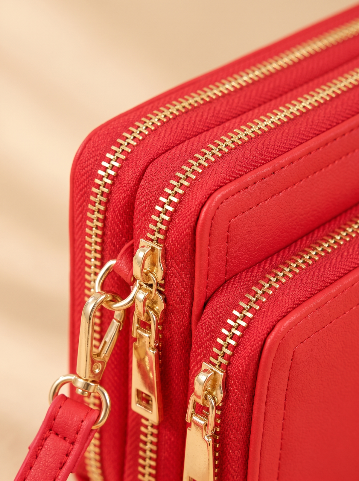 Bali Crossbody Portemonnee, rood, van dichtbij