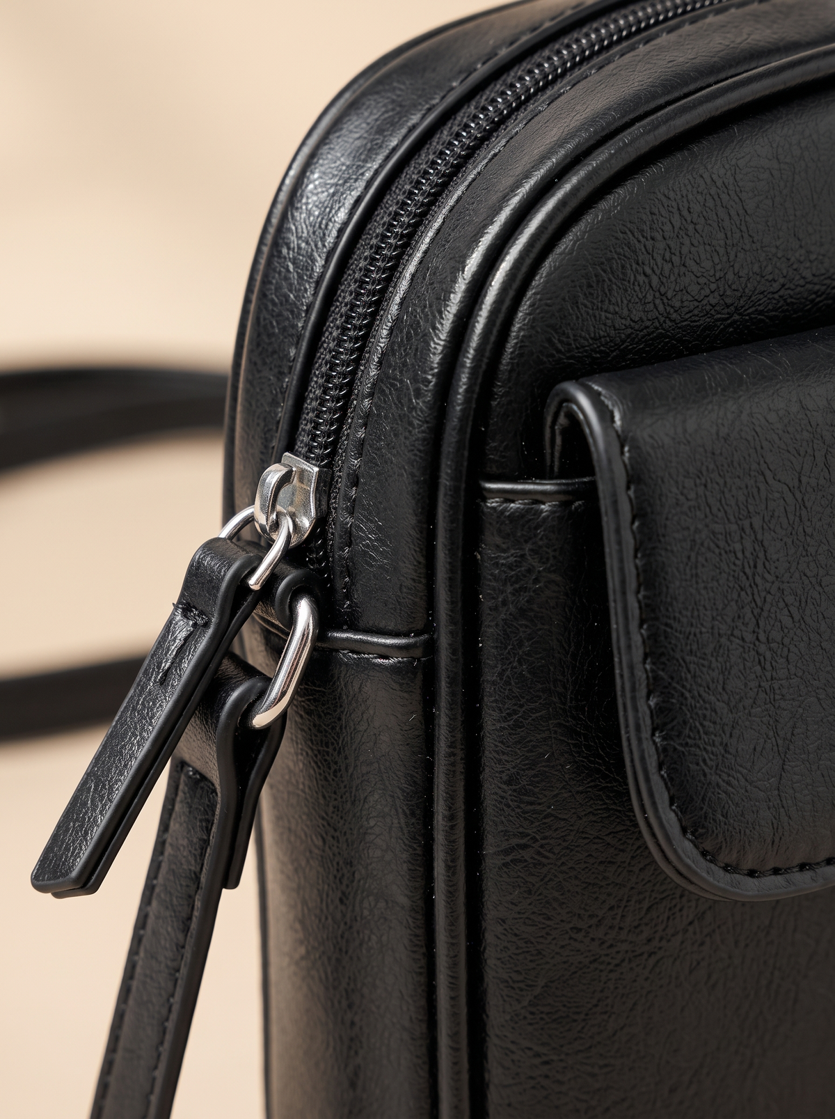 Aphrodite Crossbody Tas, zwart, van dichtbij