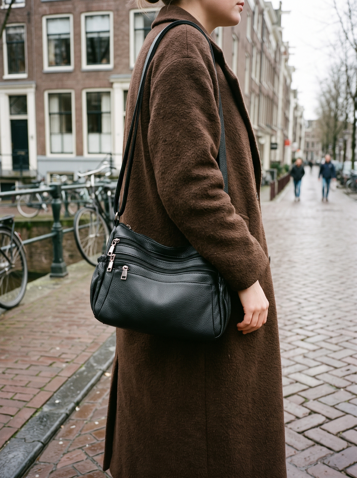 Eris Leren Schoudertas, zwart, gedragen