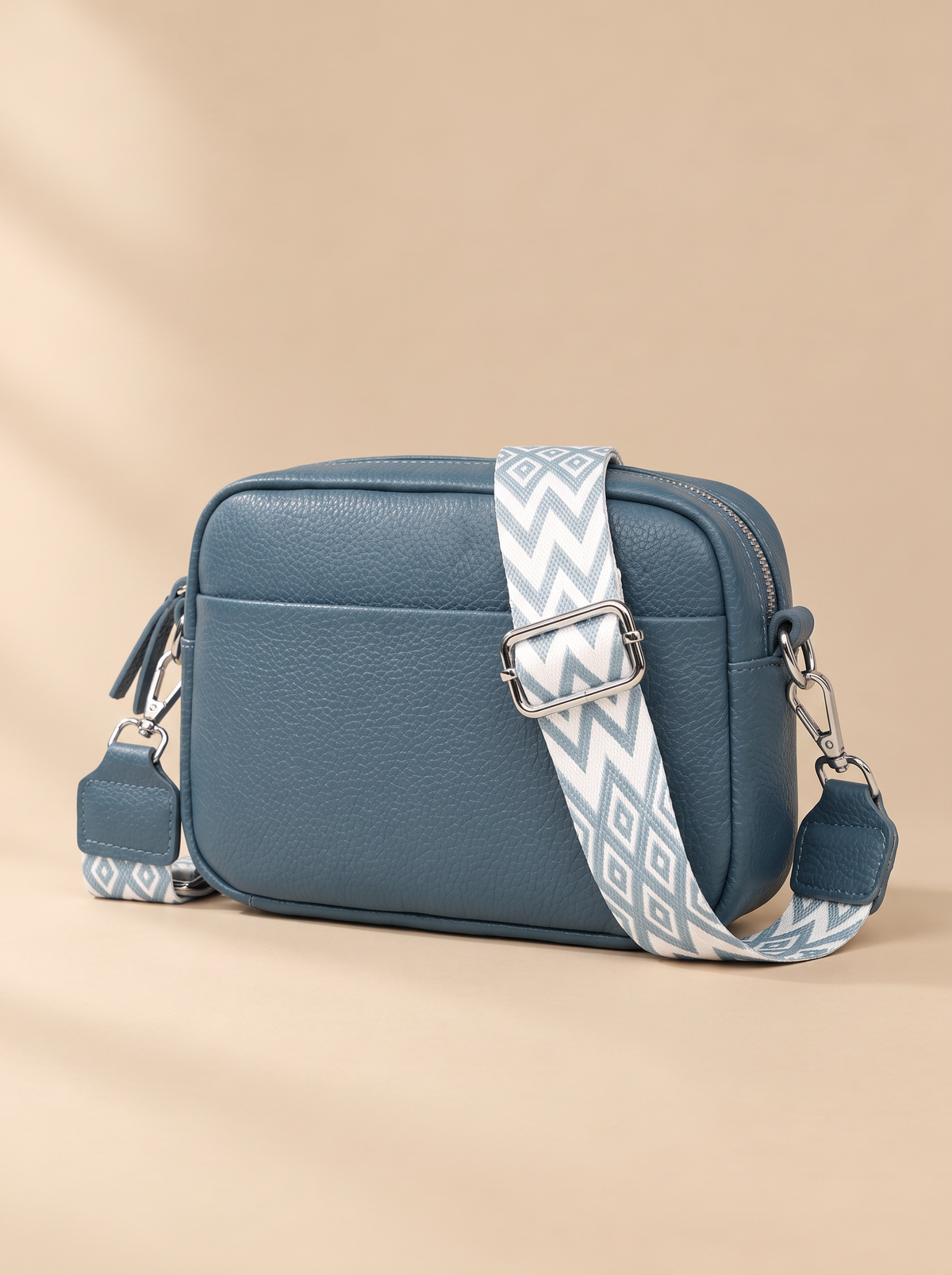 Nemesis Crossbody Tas, blauw, schuin van voren
