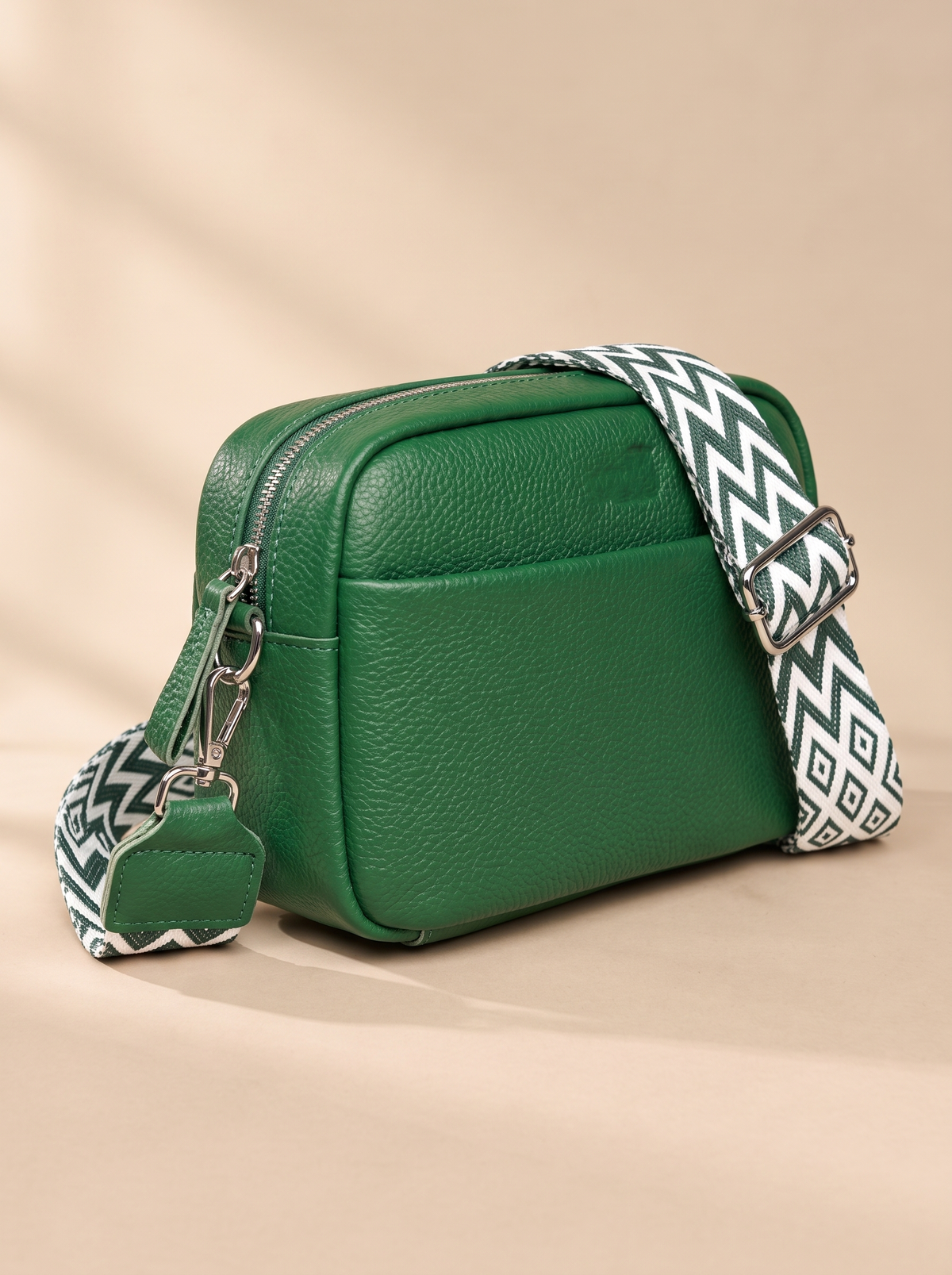 Nemesis Crossbody Tas, groen, schuin van voren