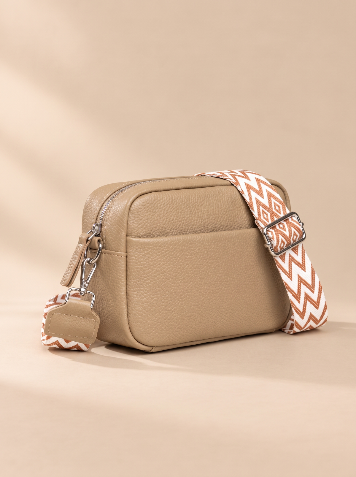 Nemesis Crossbody Tas, kaki, schuin van voren