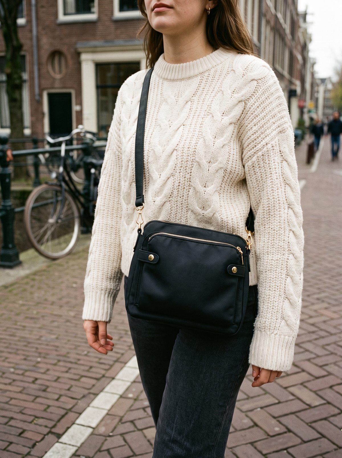 Bali Crossbody Tas, zwart, gedragen