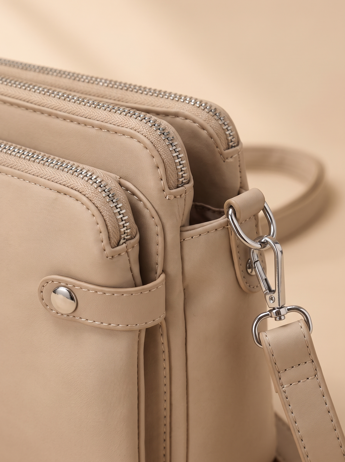 Bali Crossbody Tas, beige, van dichtbij