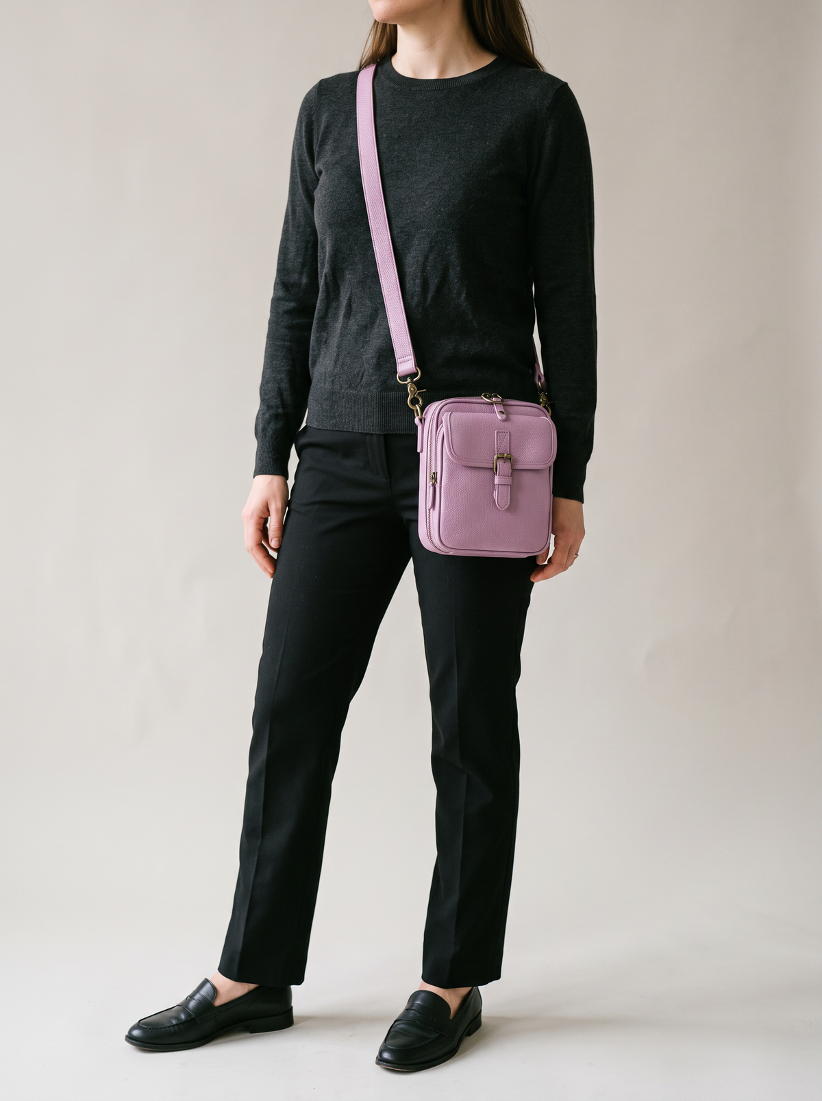 De Ruimste Crossbodytas, roze, ten voeten uit