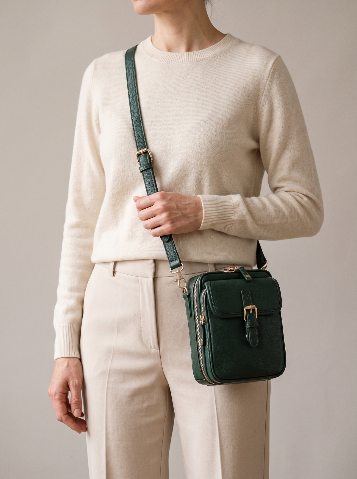 De Ruimste Crossbodytas, groen, aan de schouder