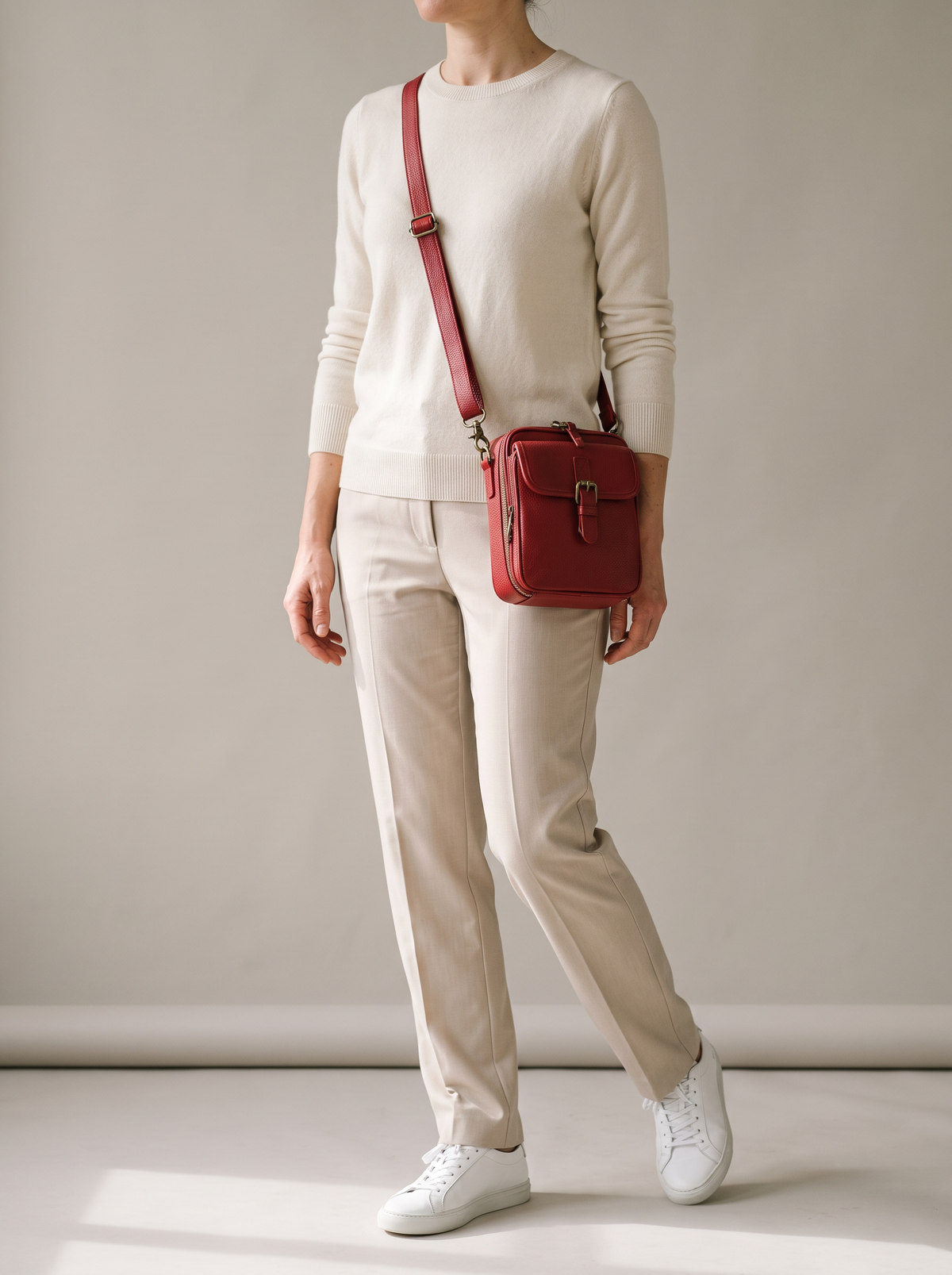 De Ruimste Crossbodytas, rood, ten voeten uit