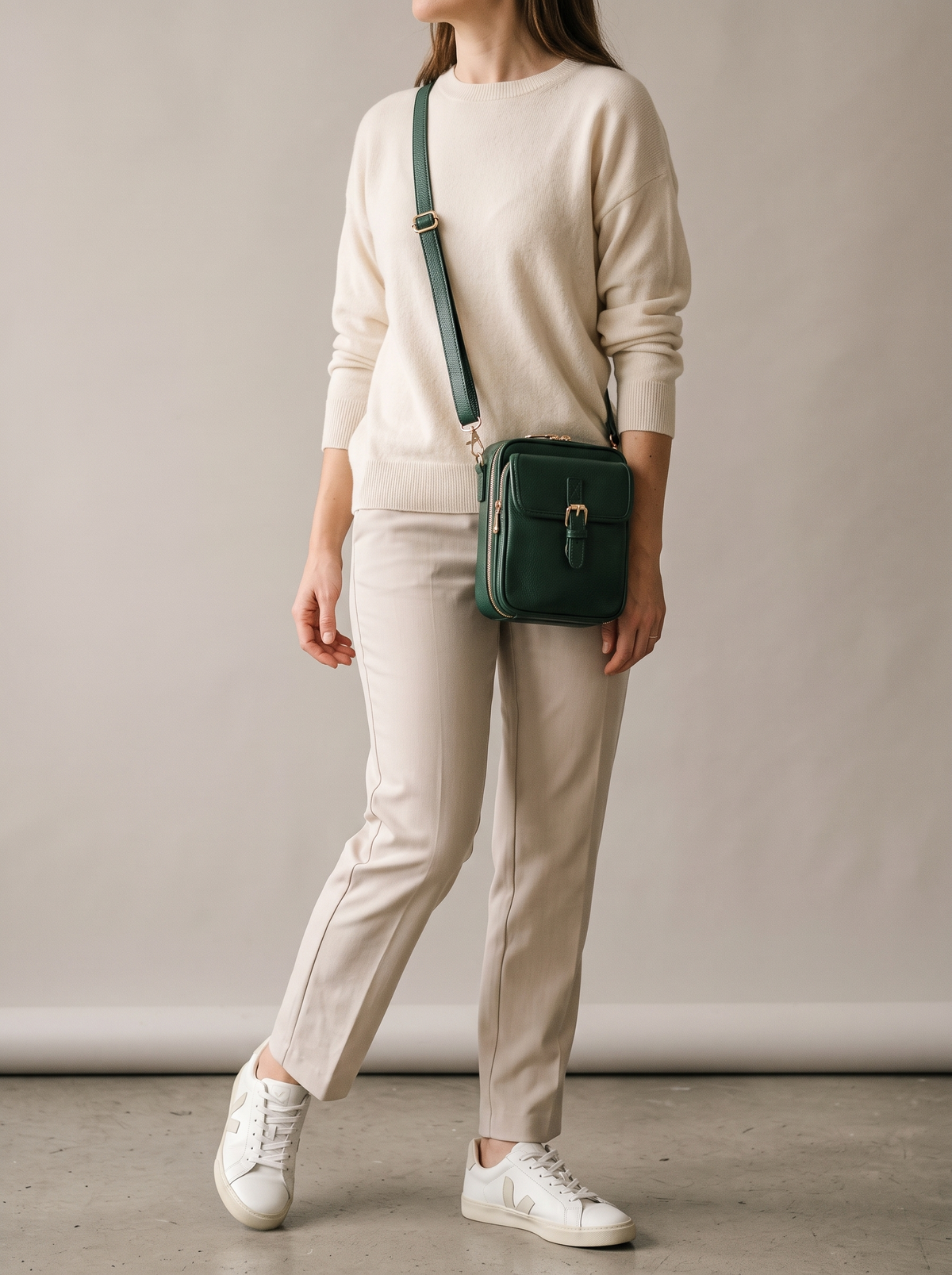 De Ruimste Crossbodytas, groen, ten voeten uit