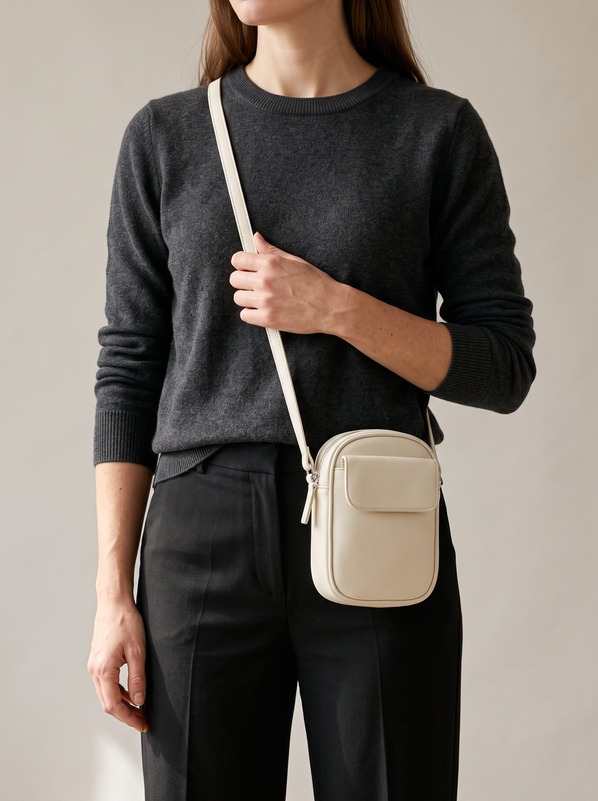 Aphrodite Crossbody Tas, wit, aan de schouder