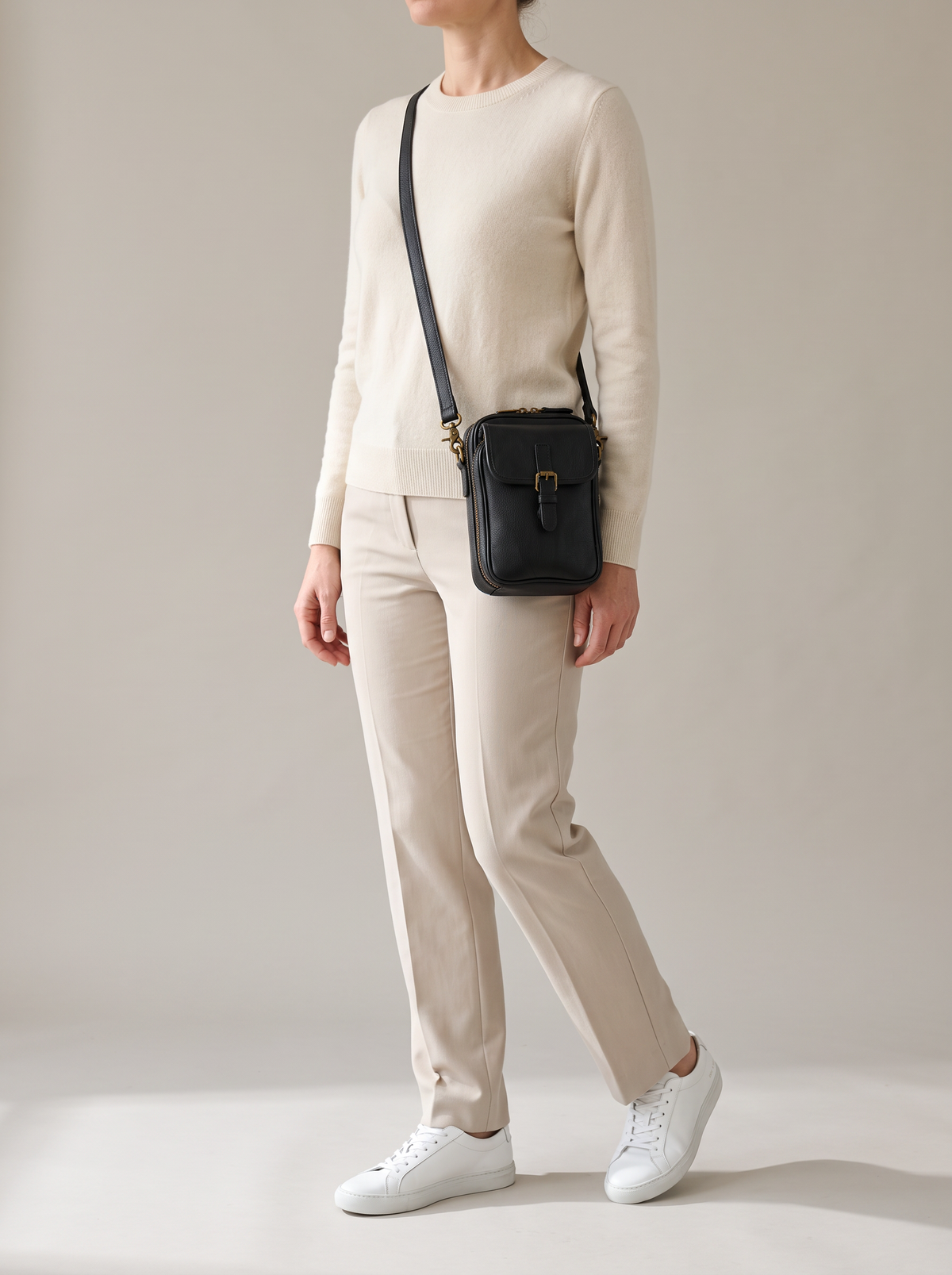 Naya Crossbody Tas, zwart, ten voeten uit